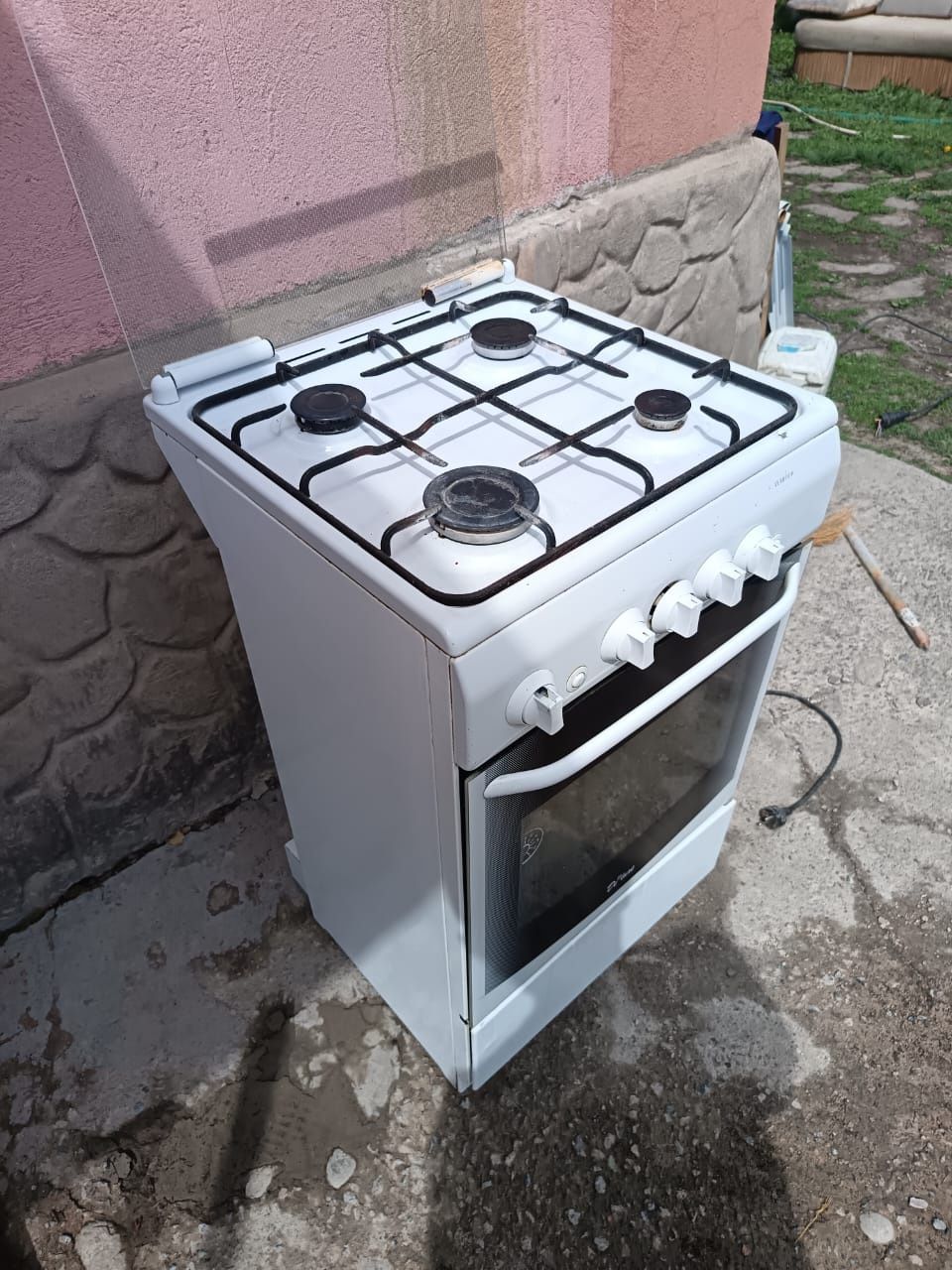 Продам газовую плиту