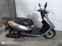Скутер Yamaha JOG. 4х тактный 50 кубов. Заводится с пол оборота.