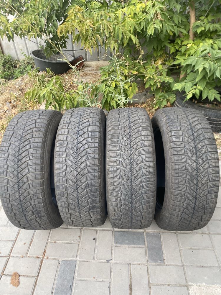 Продам зимние шины Pirelli