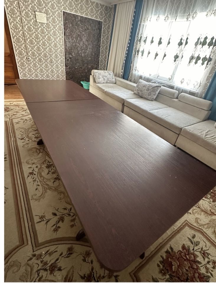 Стол. Продам. Малайзия.
