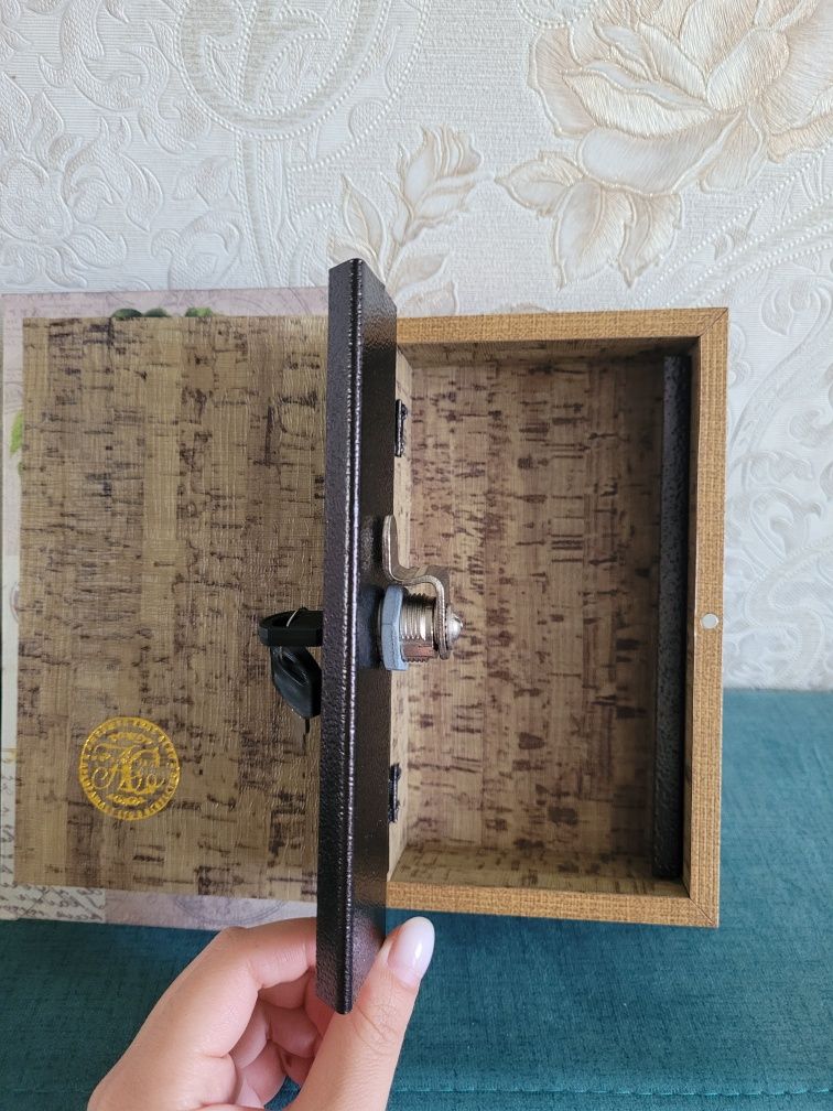 Продам Сейф в виде Книги