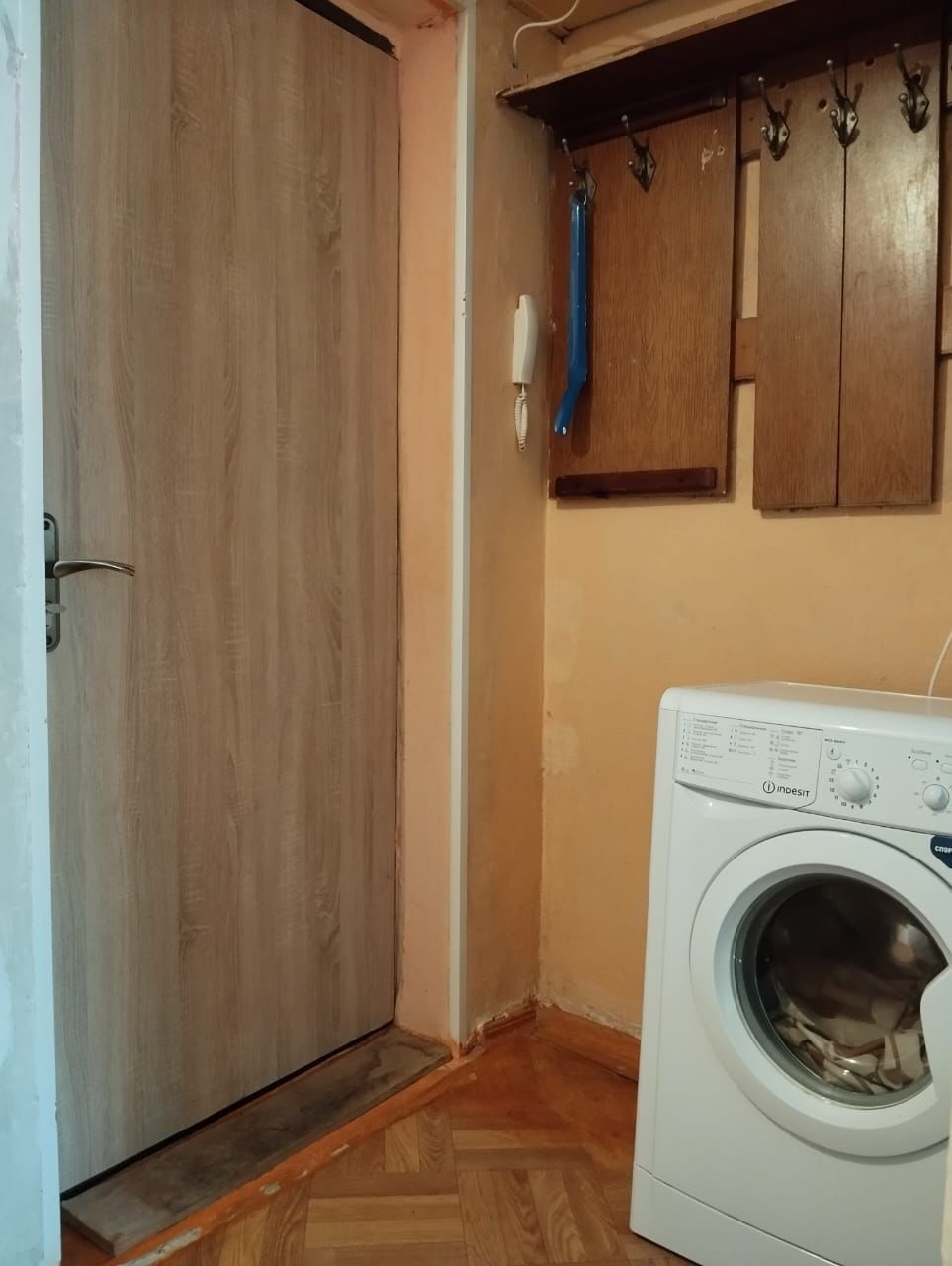 Продам 2 комн кв  7 школа 15400