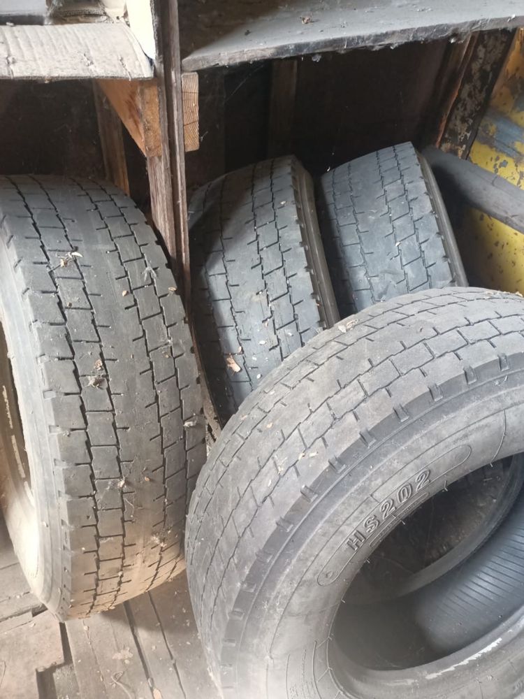 Продам шины на грузовую машину