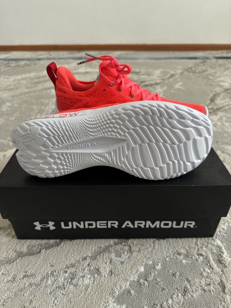 Продам новые Кроссовки Under Armour W Velociti 3