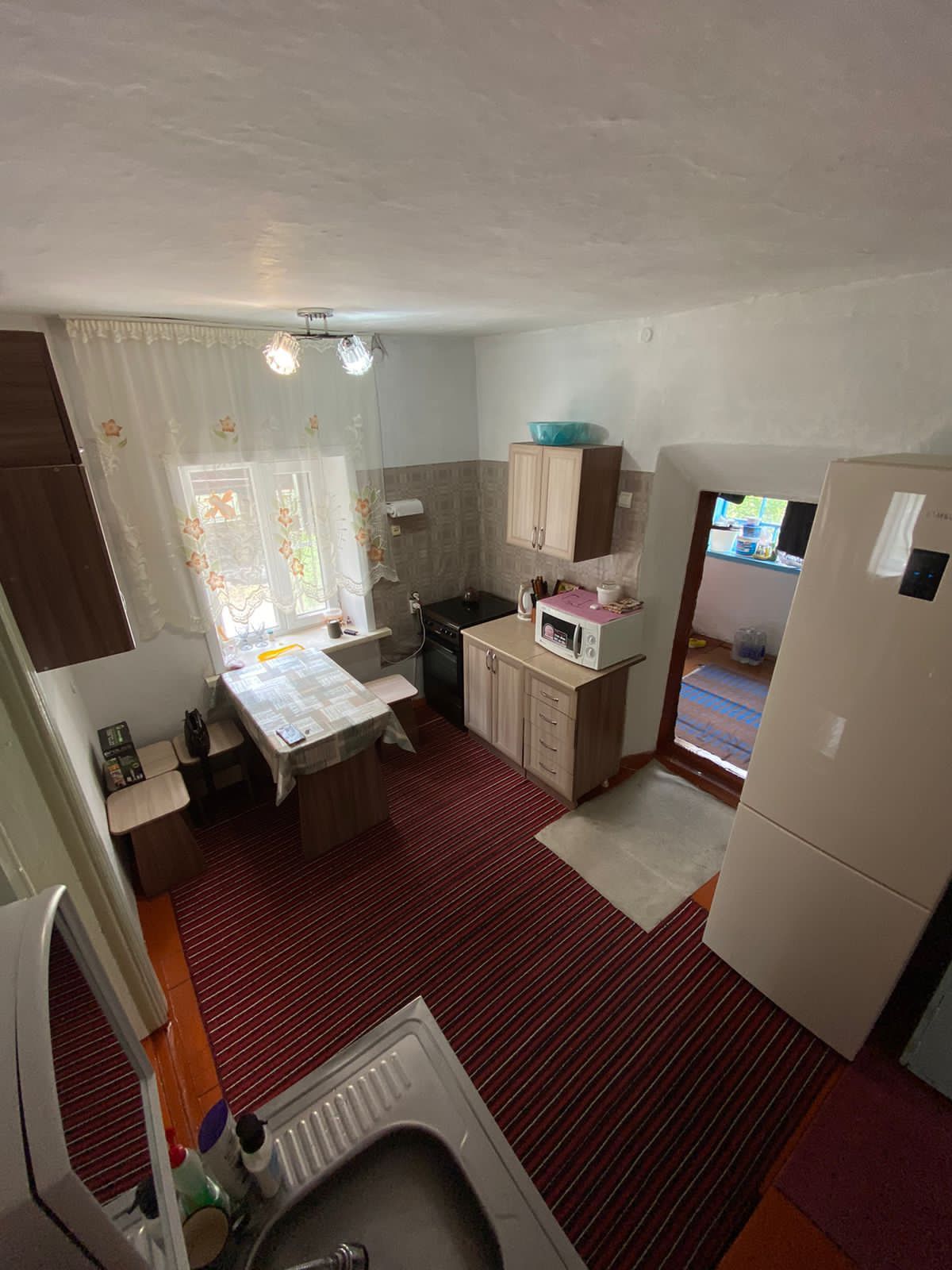 Продам дом 4 комнаты, в самом центре.
