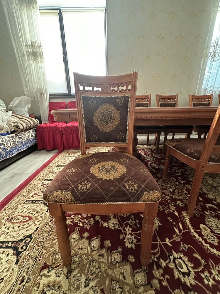 стол, стулья для гостиной