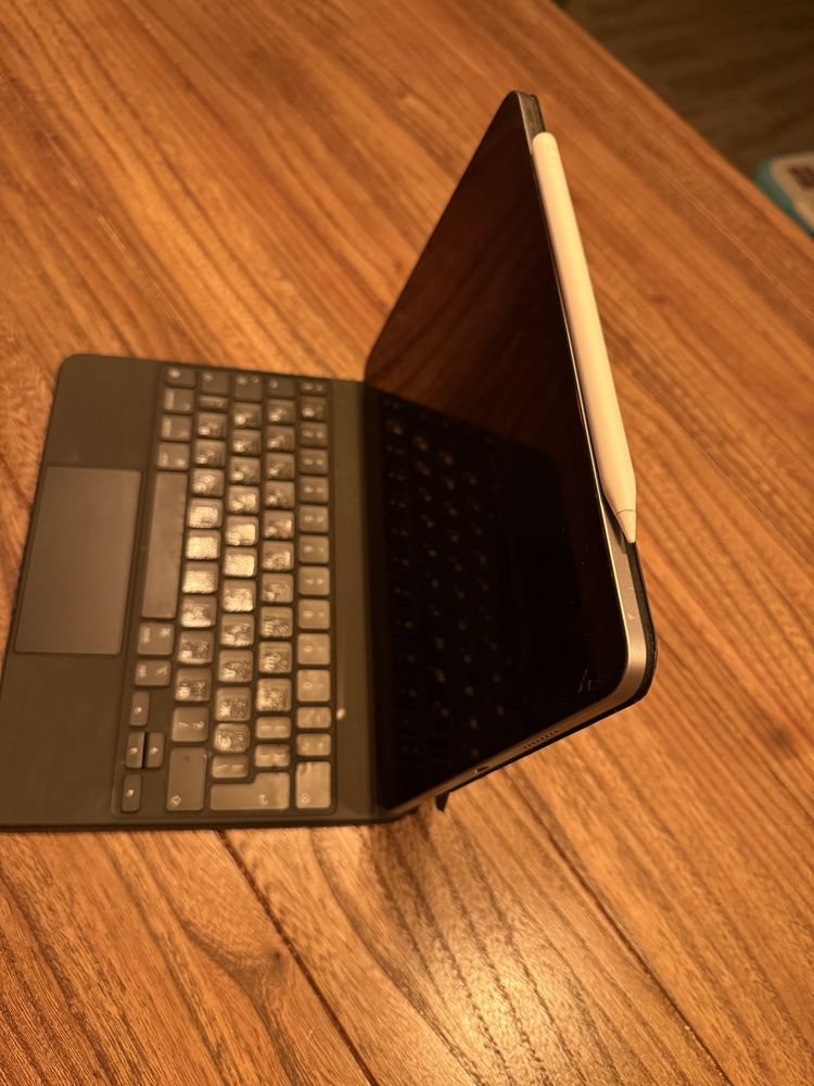 iPad Pro 11” (2022, 4 поколение) + Magic Keyboard + Apple Pencil 2