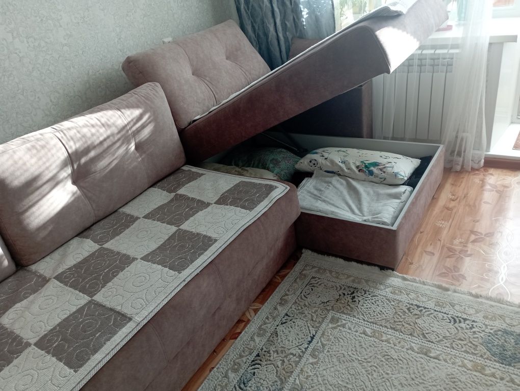 Продам диван угловой