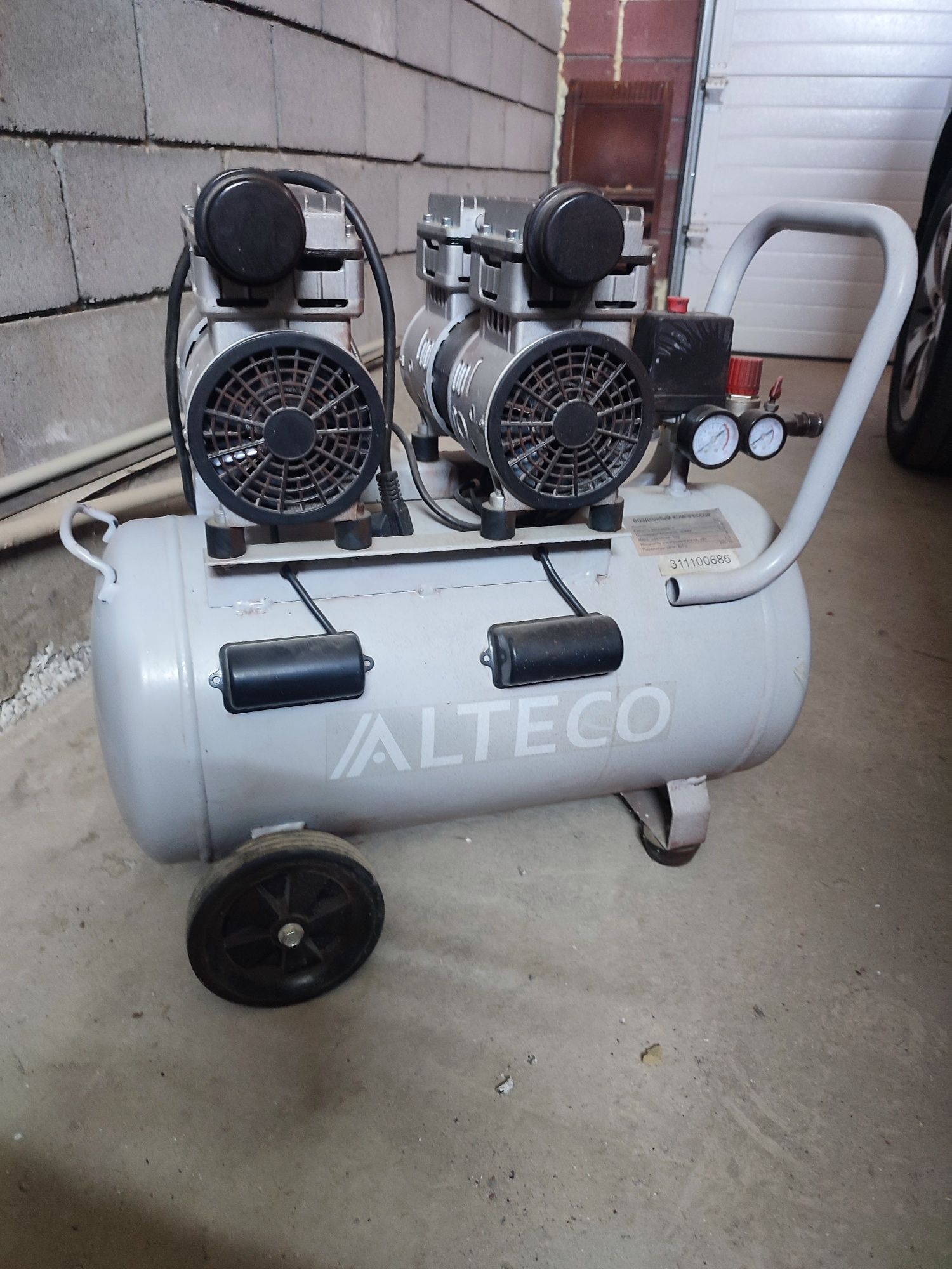 Продам безмаслянный воздушный компрессор марки ALTECO