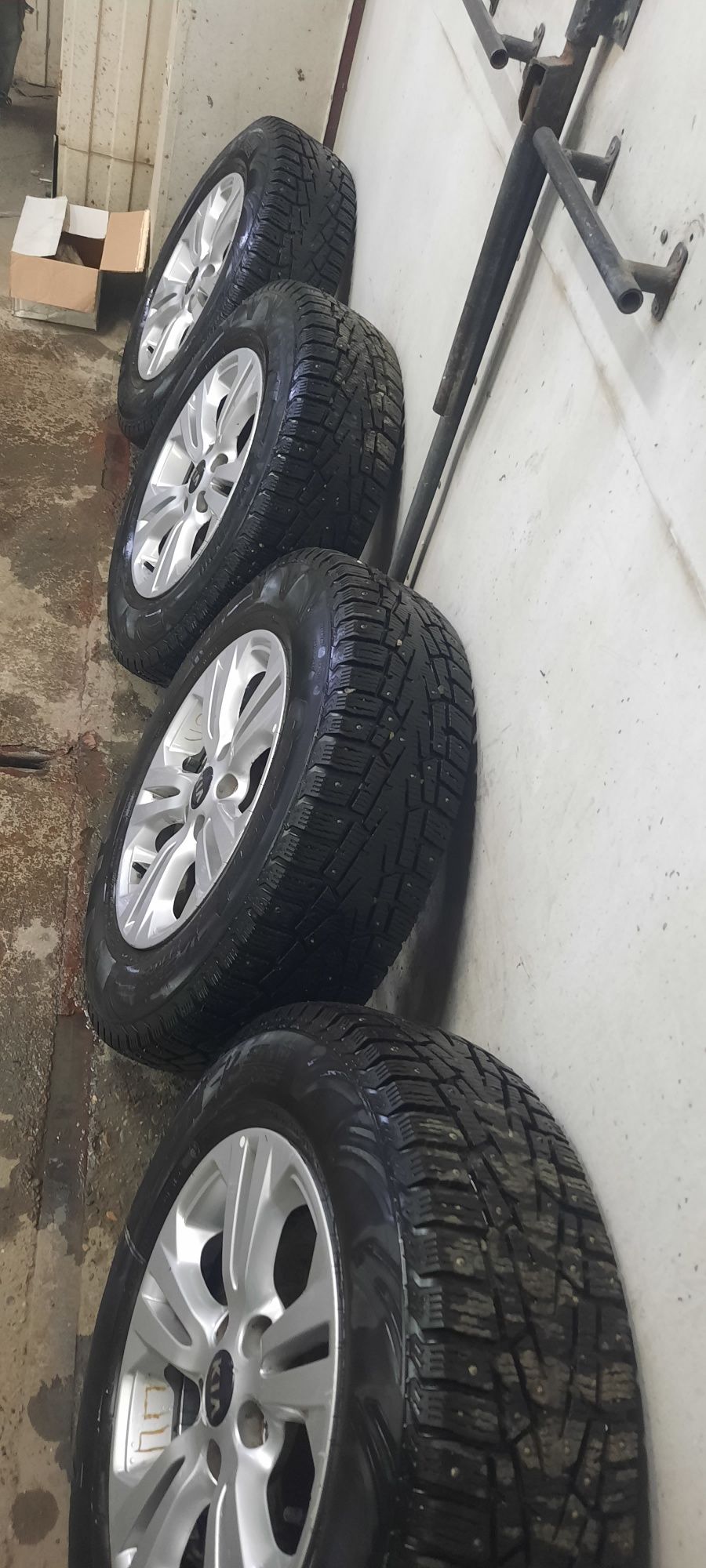 Продам оригинальные диски с зимней резиной R16 215/70