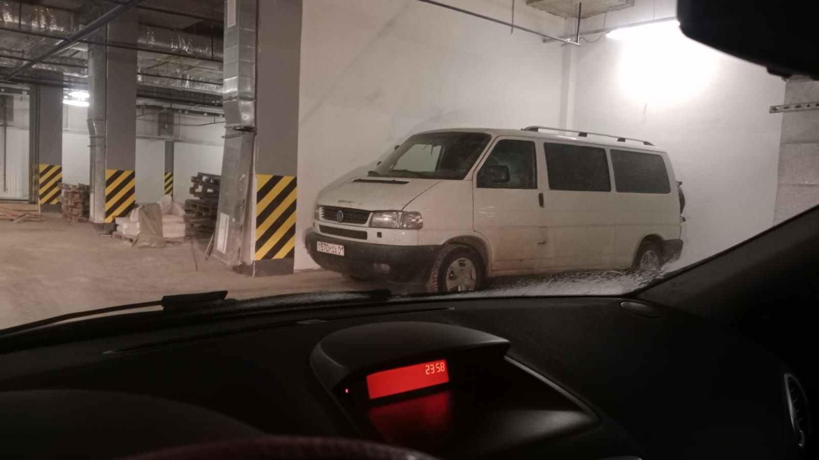 Продам Volkswagen Caravelle в хорошем состоянии. Для семьи и для работ