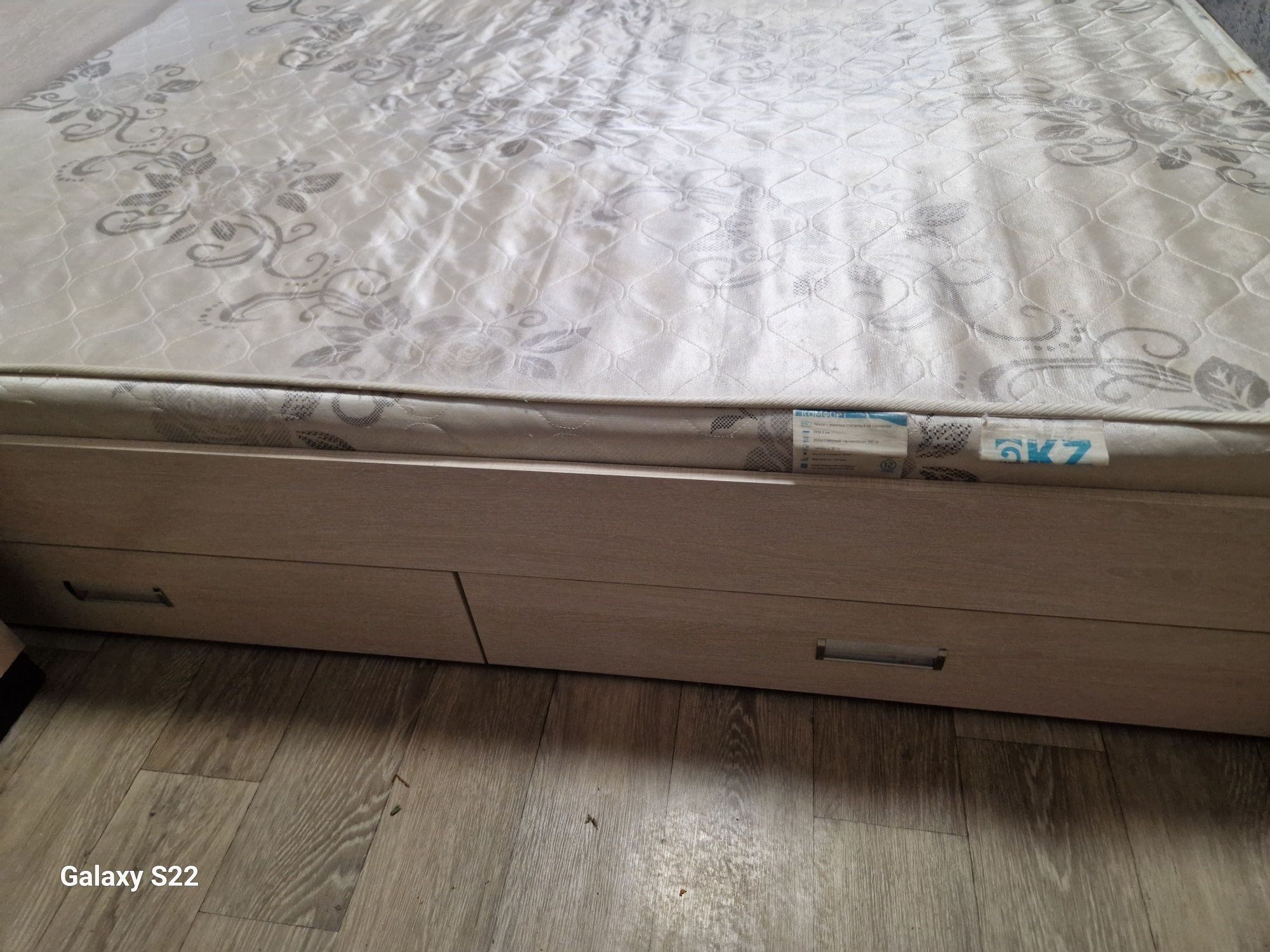 Продам кровать двуспальную 140/200