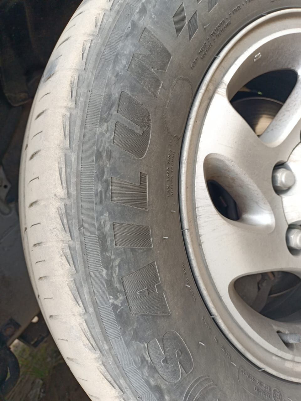 Продам летнюю резину 215 65 r15