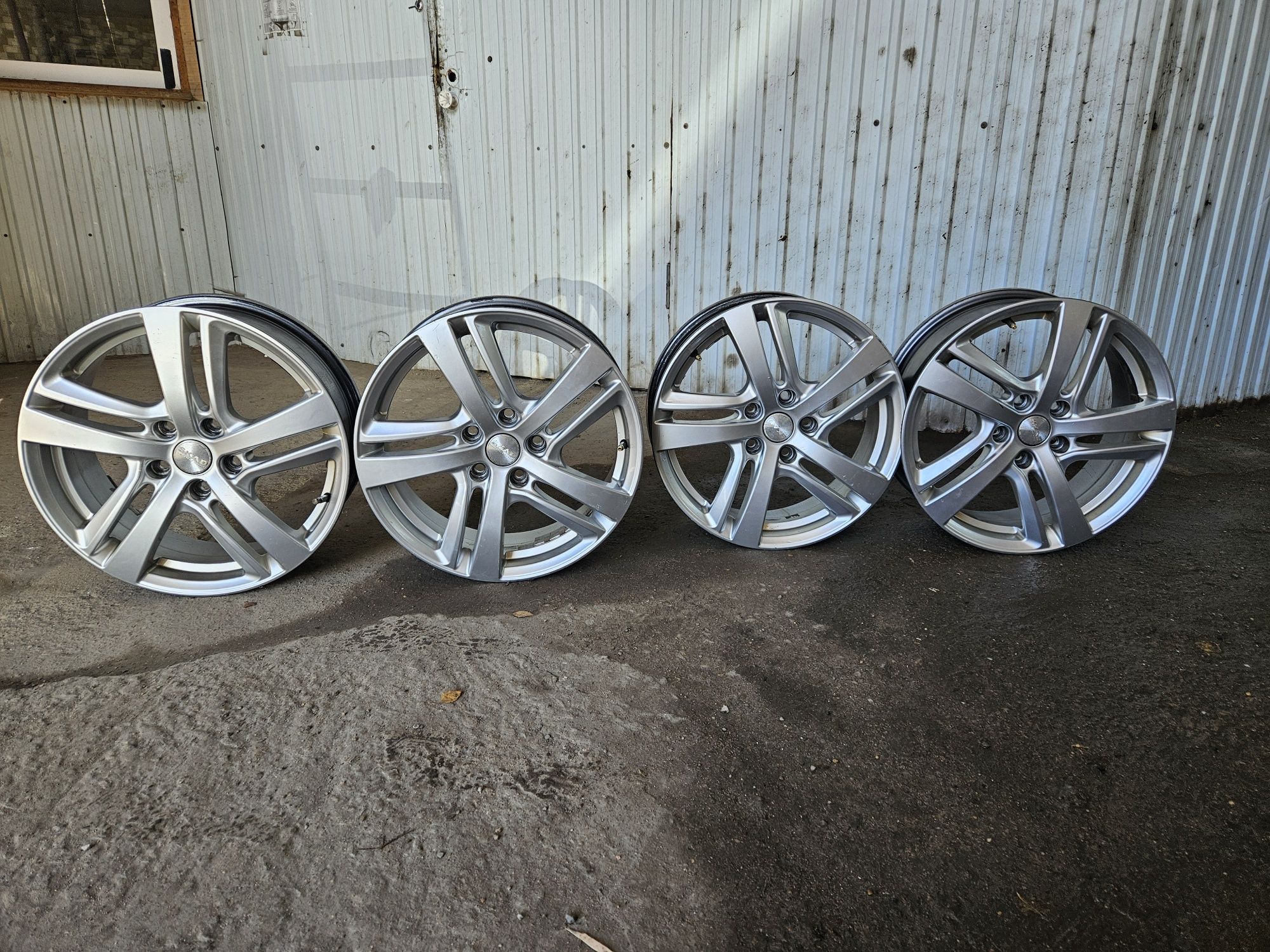 Диски 17 продам комплект