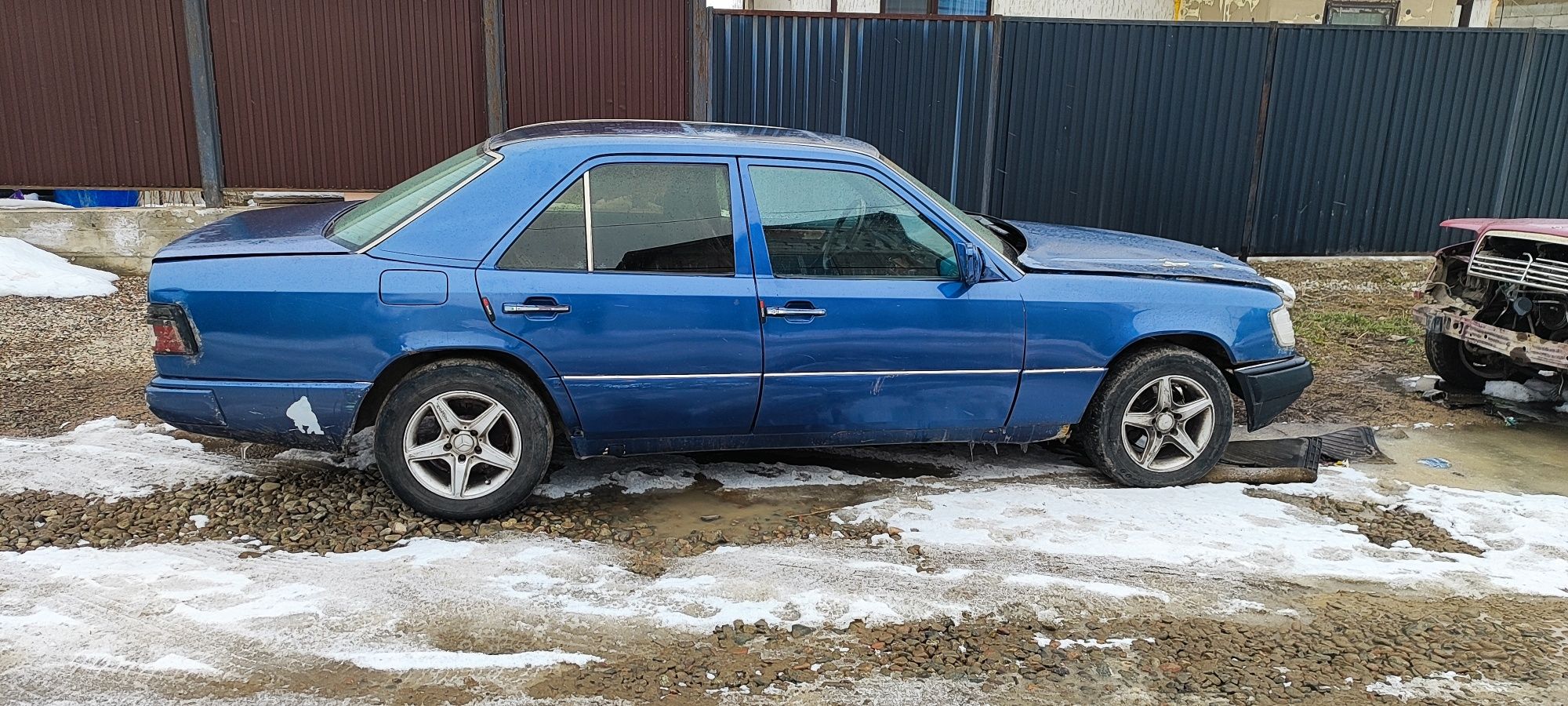 Автозапчасти на Мерседес 124 есть все что на фото