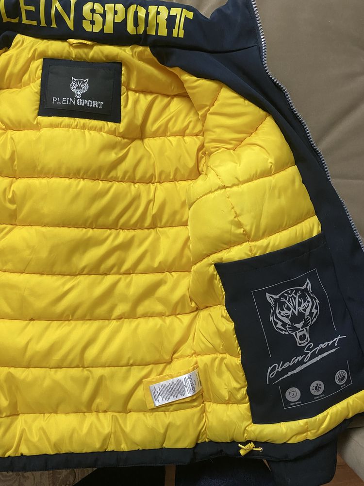 Продам зимную куртку Plein Sport