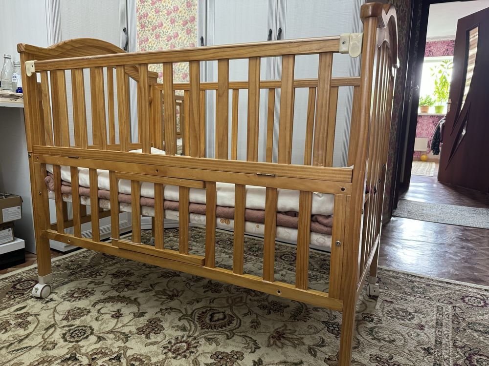 Продам манежку с люлькой