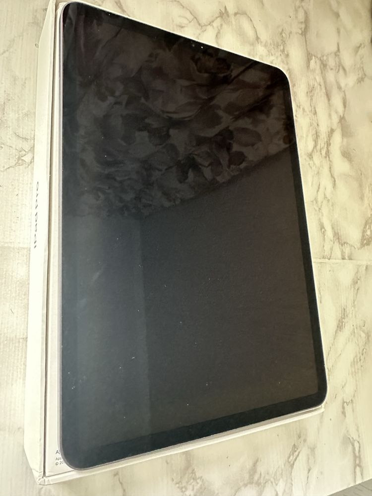 Ipad 11 pro 2020 года wi-fi б/у в ремонте не был в хорошем состоянии