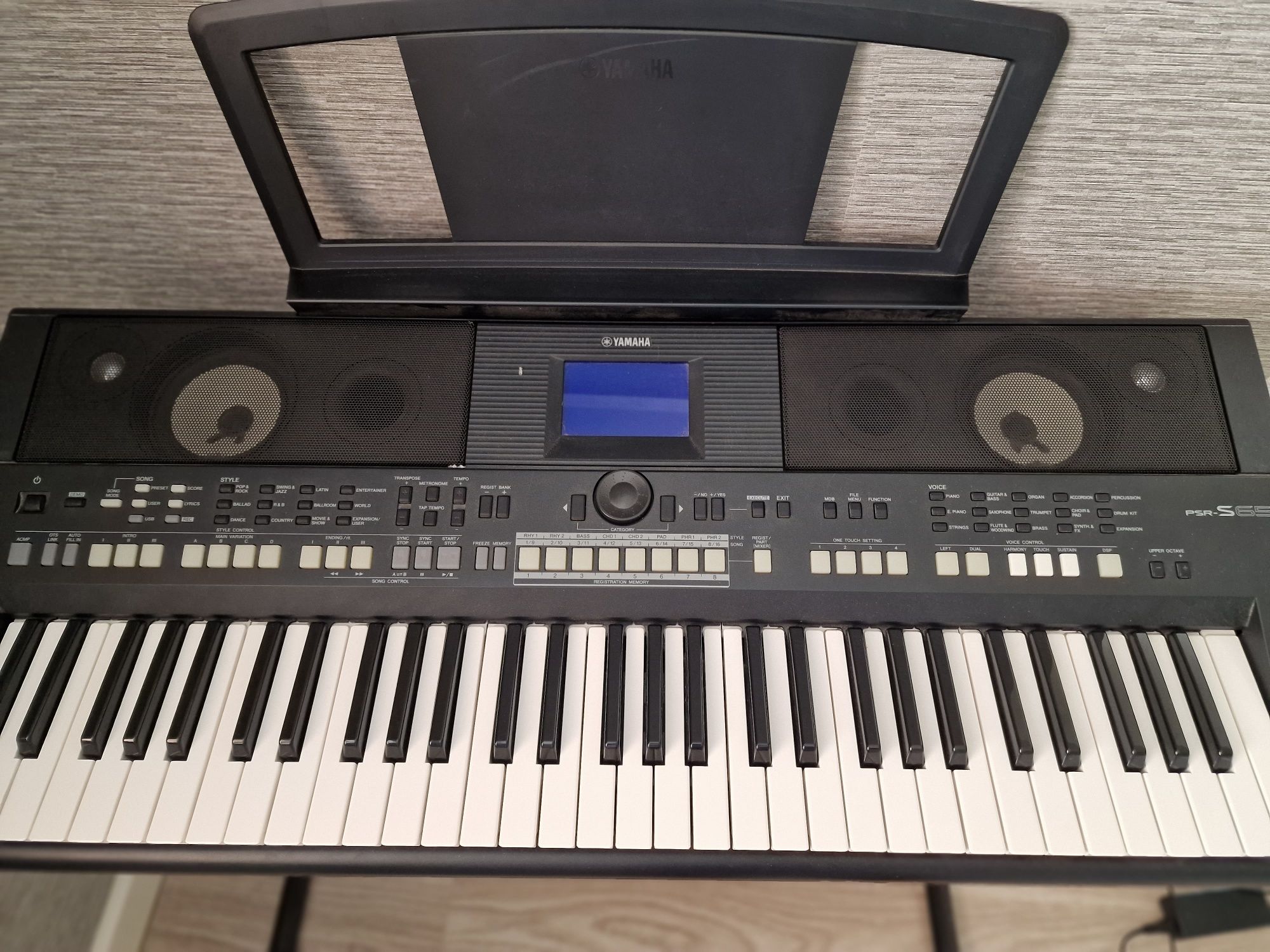 Продам синтезатор YAMAHA PSR-S650