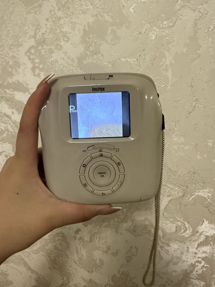 Fujifilm Instax SQ20 — почти новая!