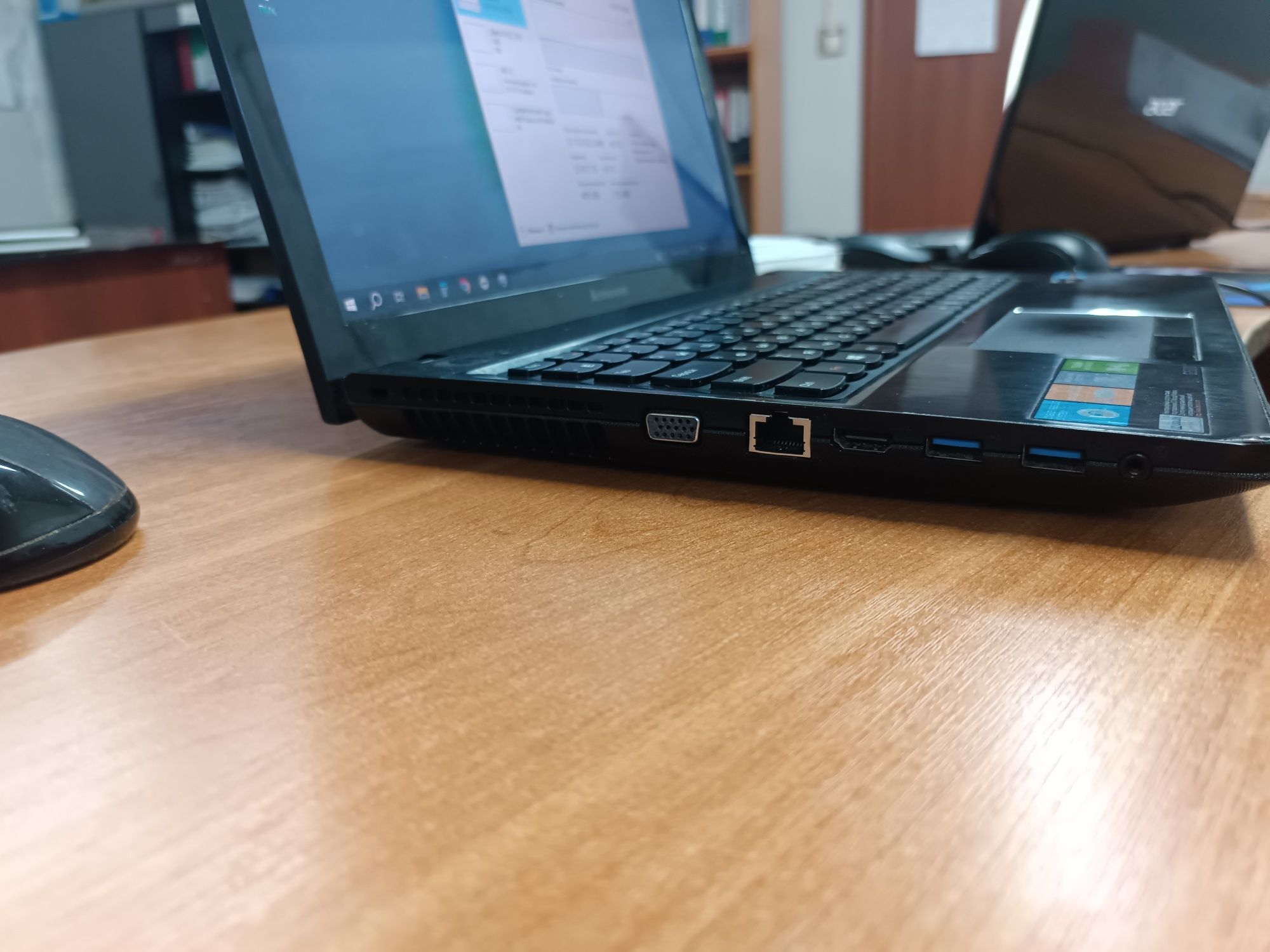 Мощный ноутбук intel core i7. 8 ядерный. Шустрый