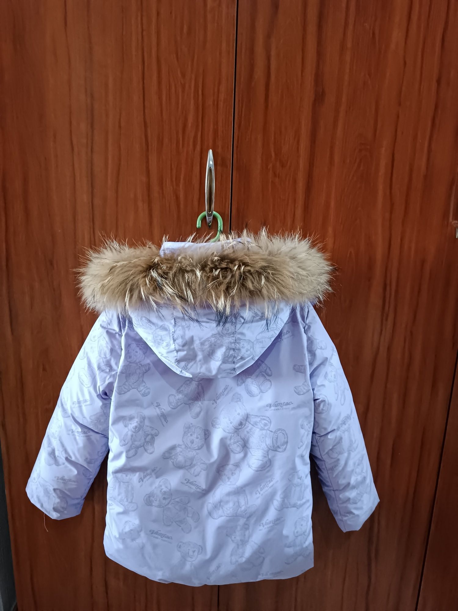 Продам детские зимние куртки