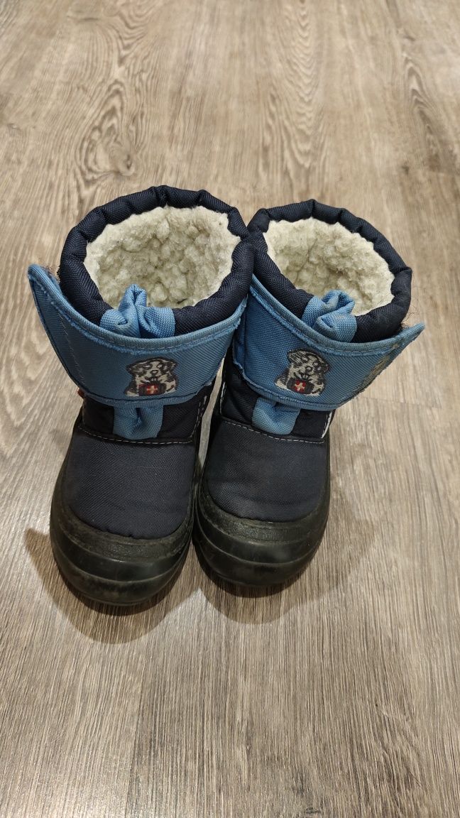 Продам детскую обувь