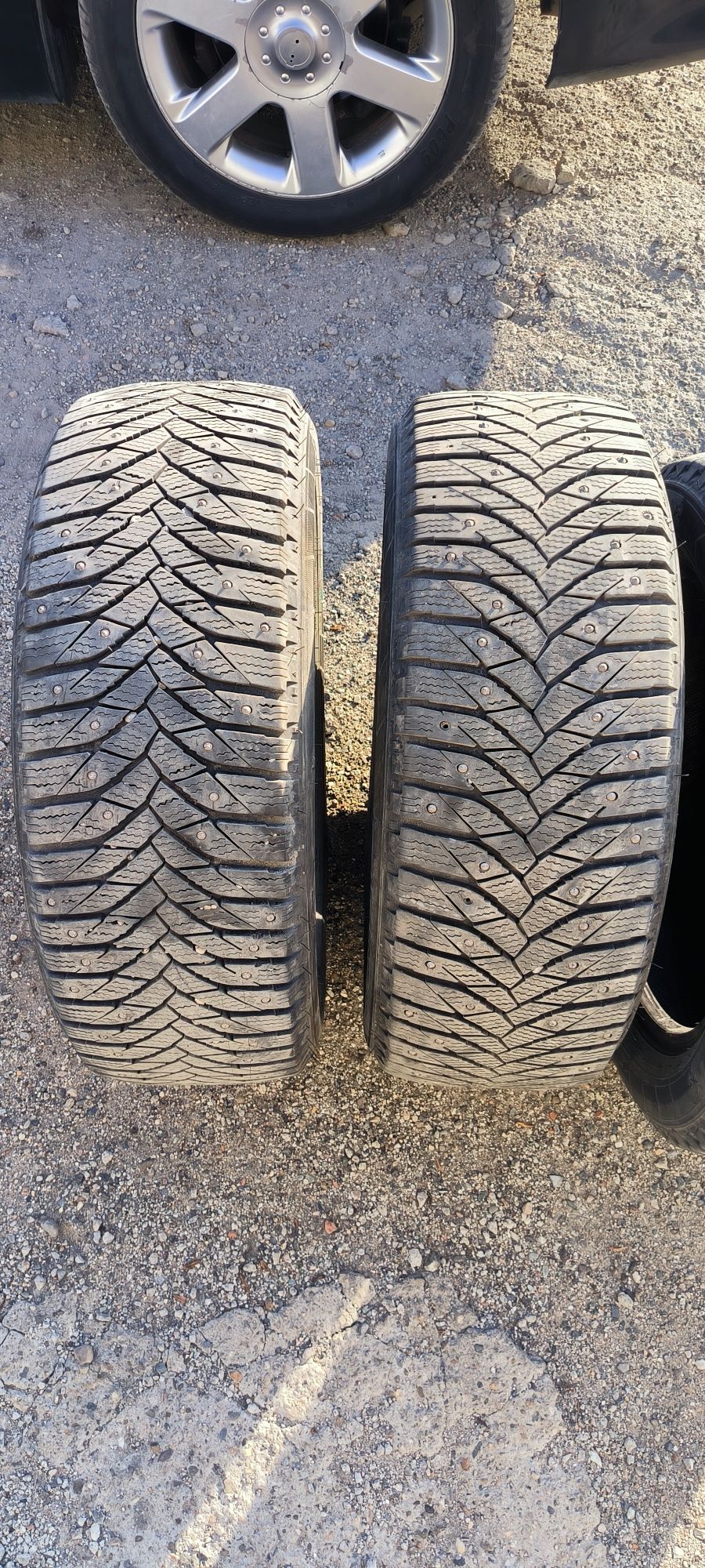 Продам резину Triangle ice link 215/55/R17