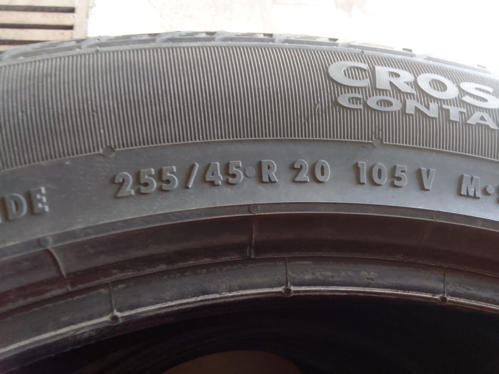 Продам комплект резины 255/45/R20