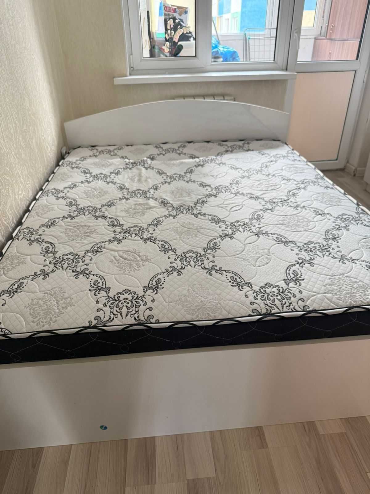 Шкаф с рабочим столом  и кровать с матрасом