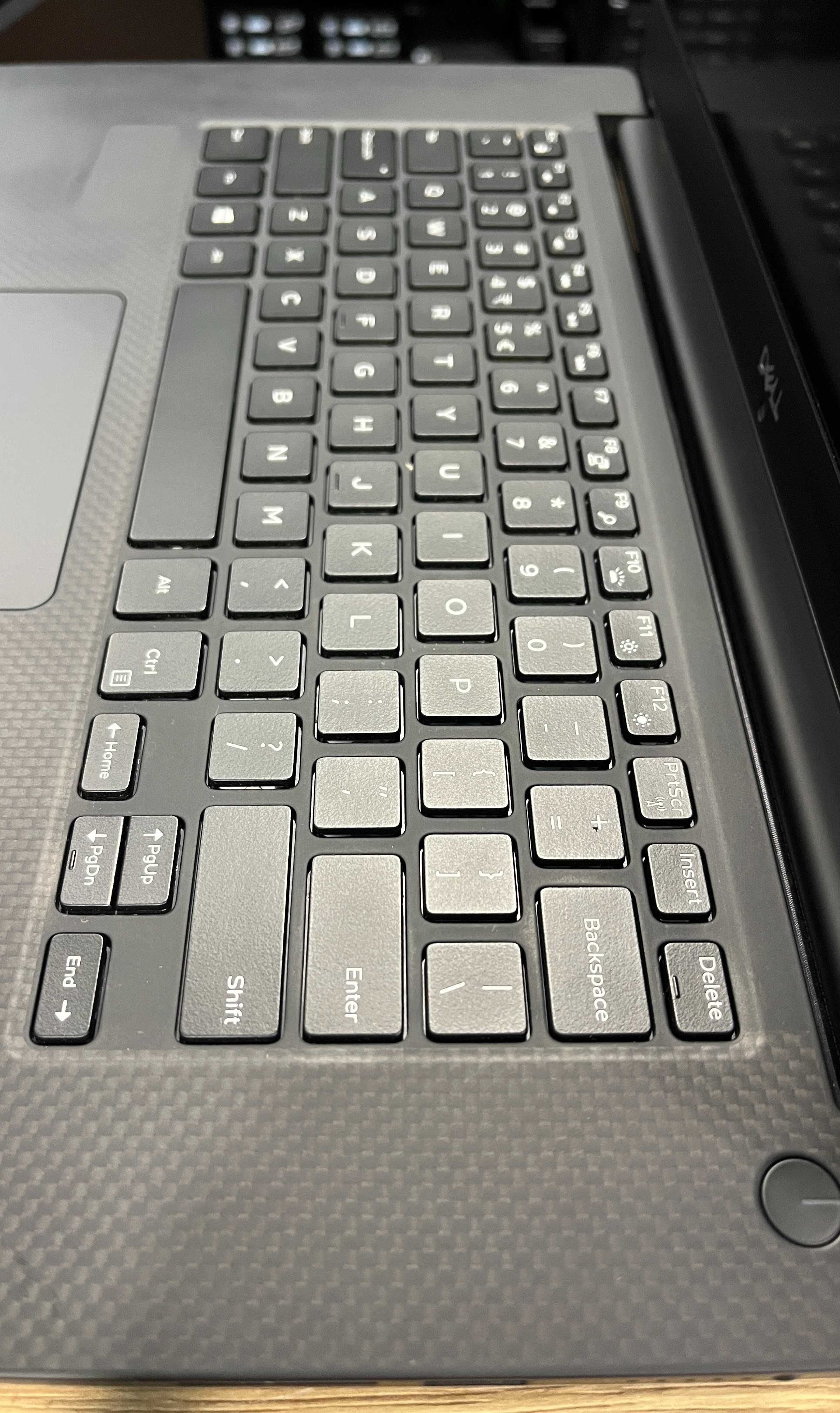 Dell Precision 5530. Core i7-8850H 2.6/4.3 GHz. 32/256 GB.QUADRO T1000