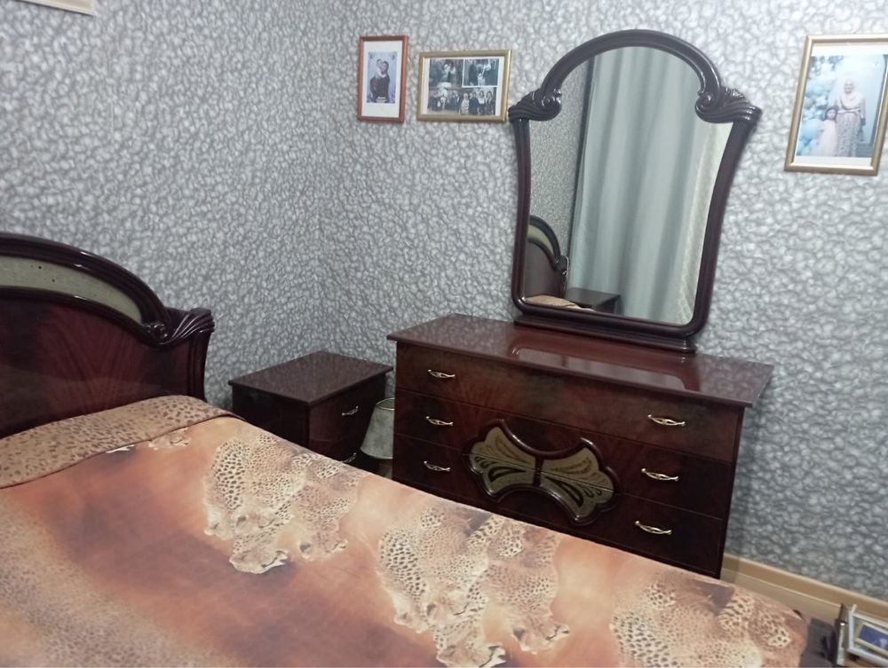 Продам спальный гарнитур