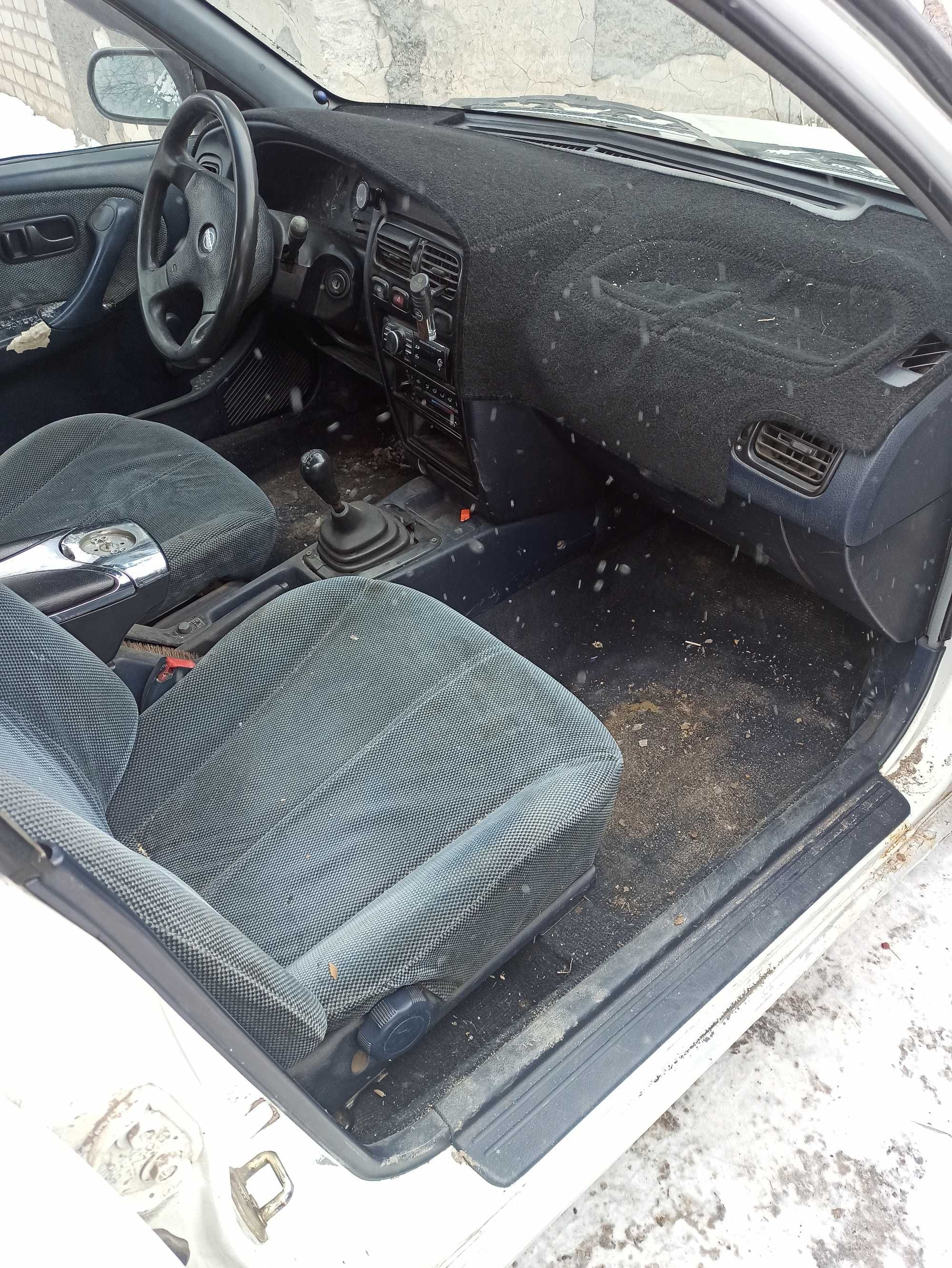 Продам оригинальные б/у запчасти Nissan Premiere 1991 года кузов r10