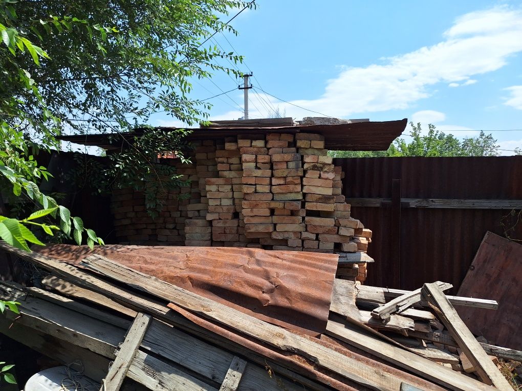 Продам кирпич Срочно