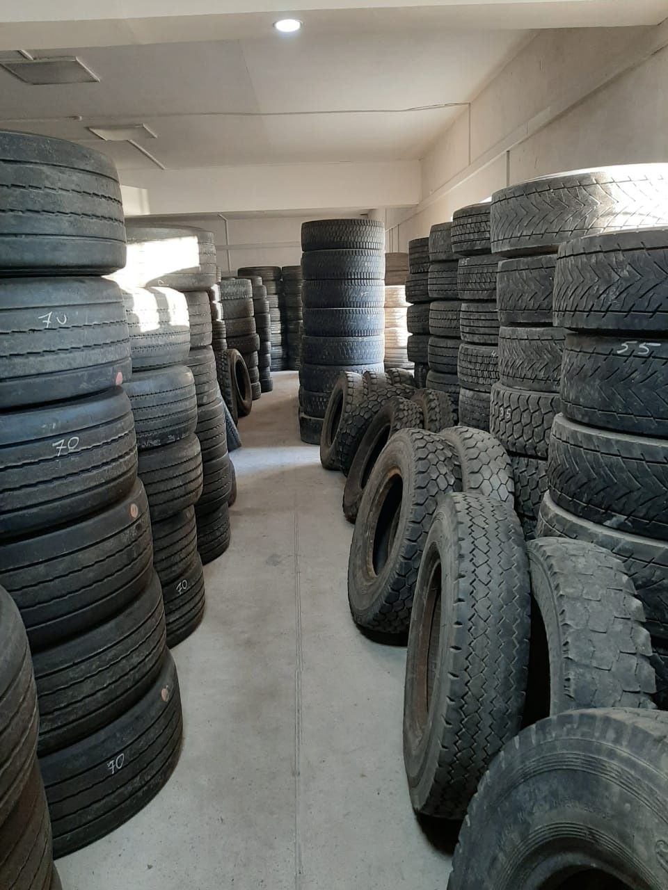 Грузовые шины б/у; 385/65 22,5; 295/80 22,5; баллоны; бочки; прицепные