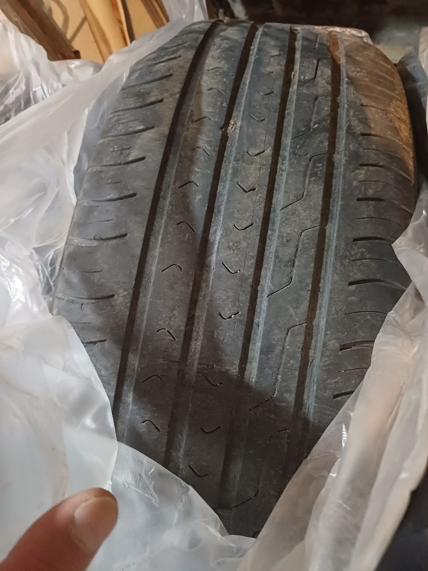 Продам комплект летних колёс без дисков.