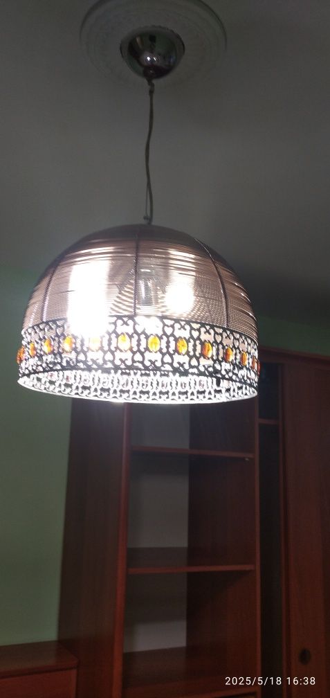 Продам люстры Пяти рожковые