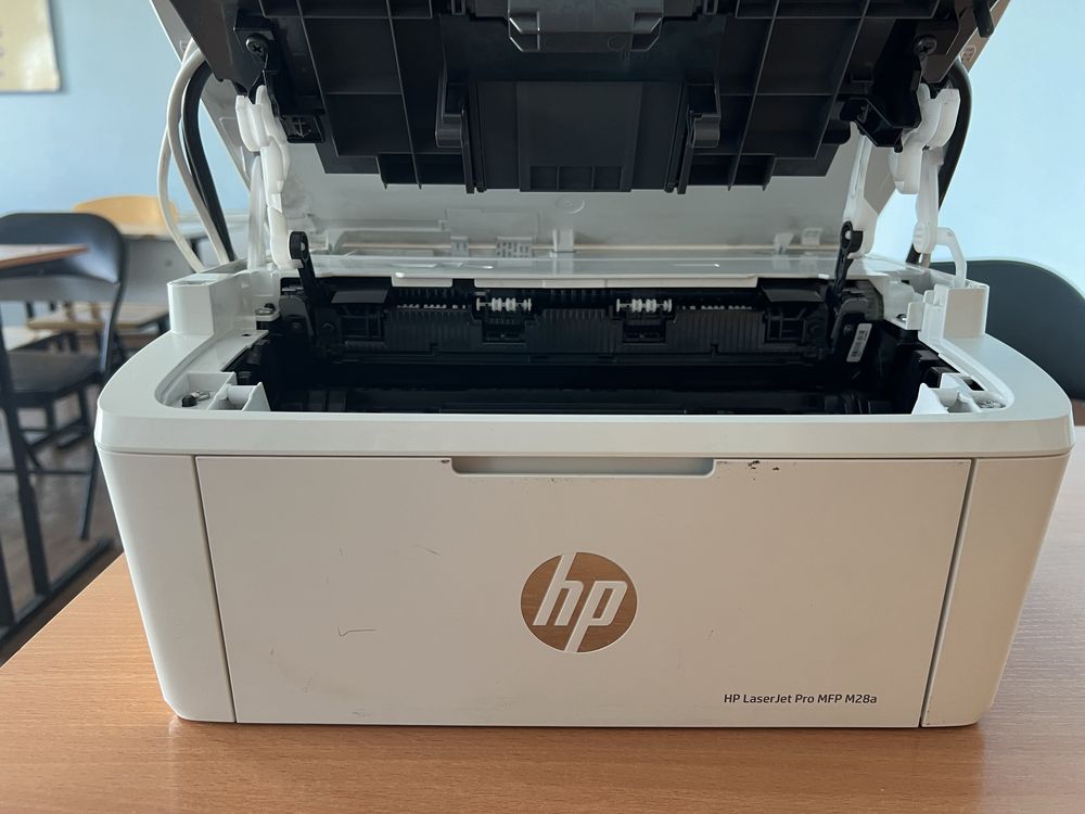 Принтер hp почти новый 2-3 раза подключил