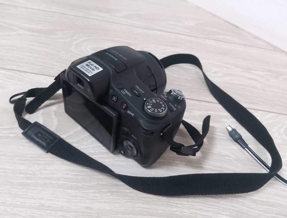 Фотоаппарат Sony DSC-HX100V производства Япония.