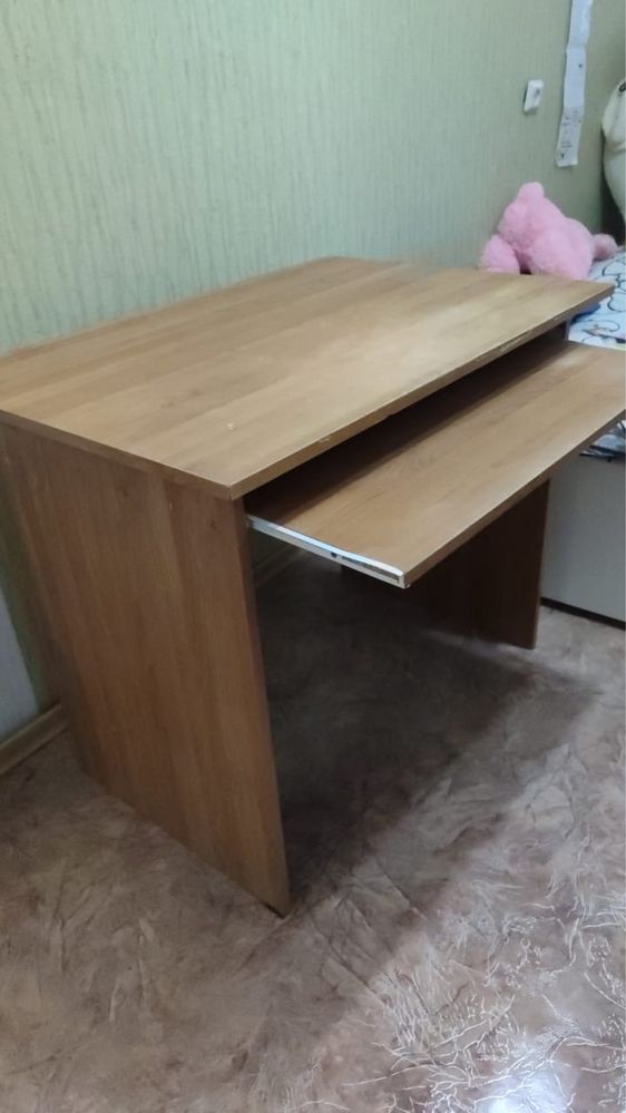 Продам компьютерный стол