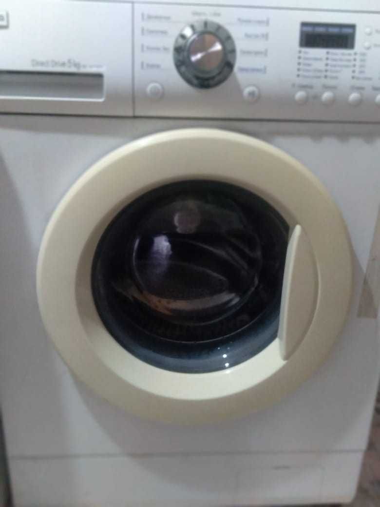 Продам стиральную машинку LG 5  кг