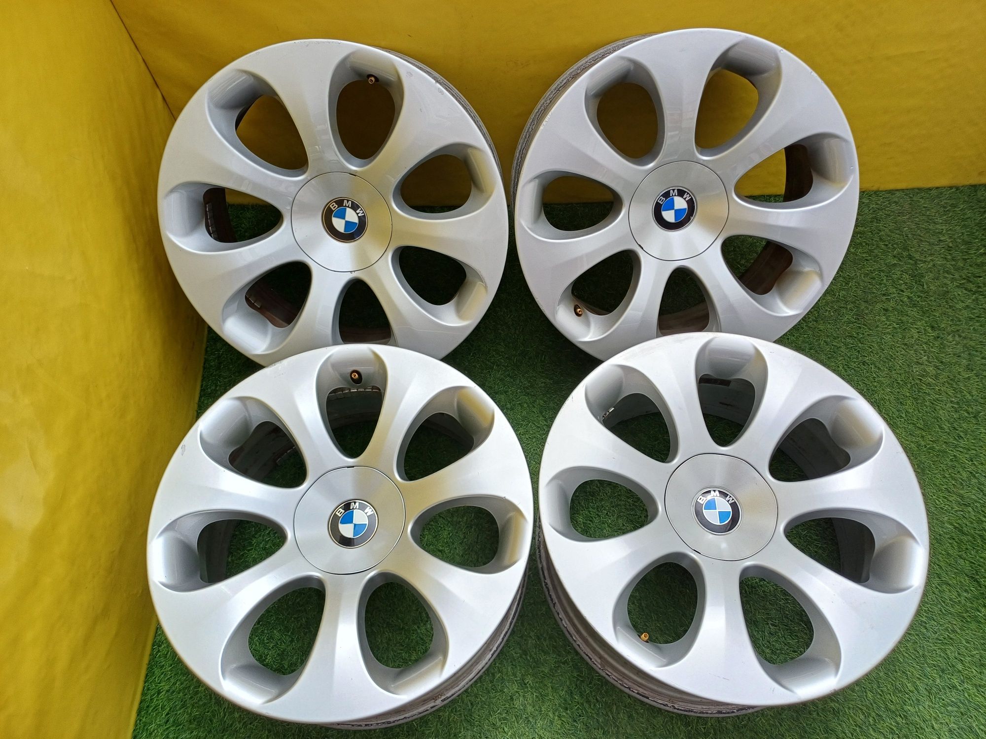 Диски R19 5х120 на BMW разноширокие.