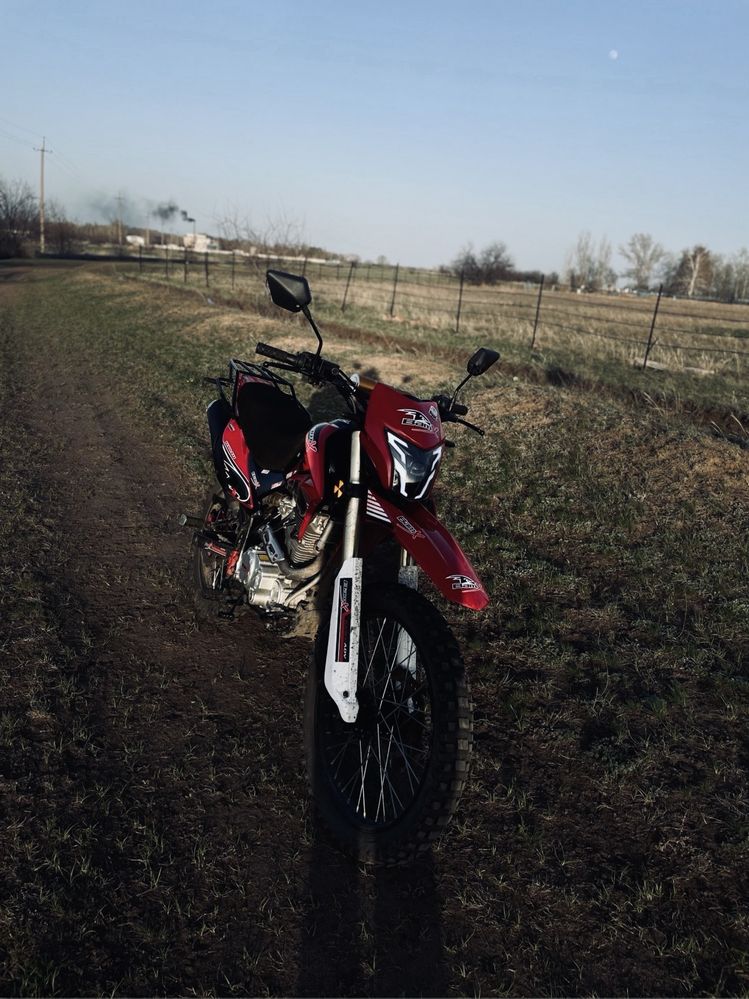 продам мотоцикл с разумным торгом.