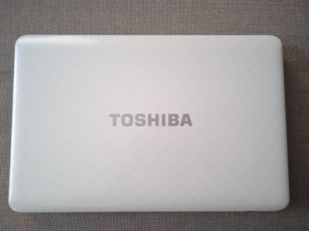 Ноутбук Toshiba б/у в хорошем состоянии