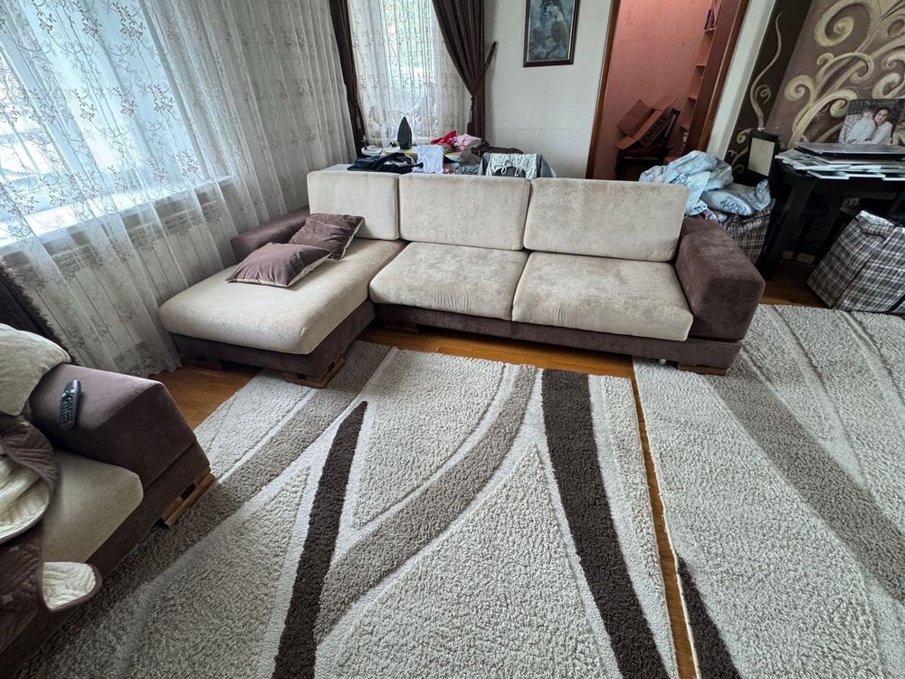Продам диван с креслом хорошие мягкие нежавно был клининг