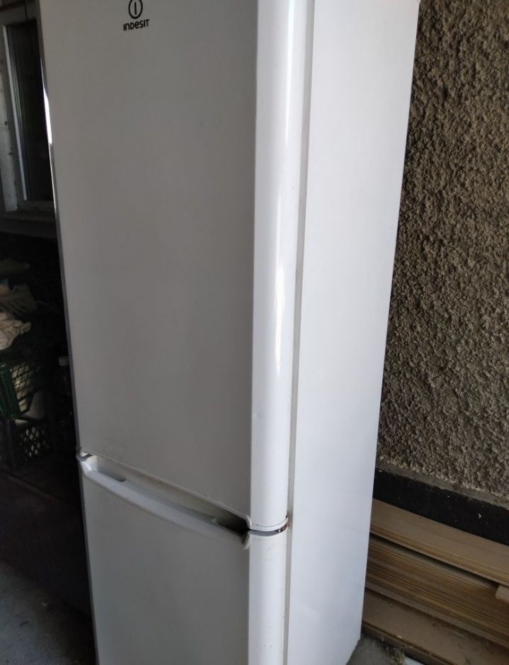 Холодильник Indesit