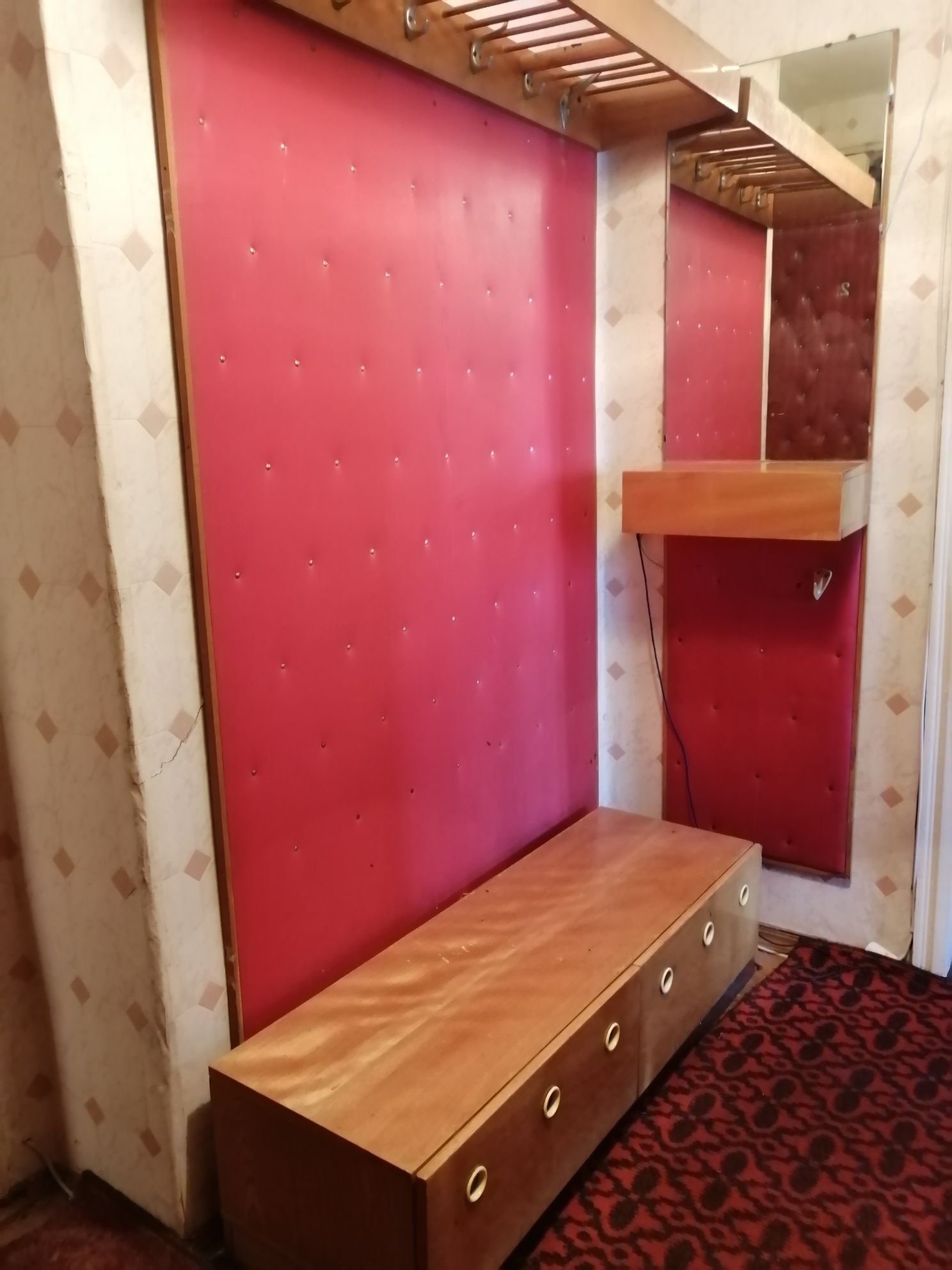 Продам прихожею.