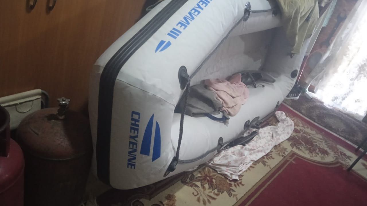 Продам лодку 100000т небольшой торг