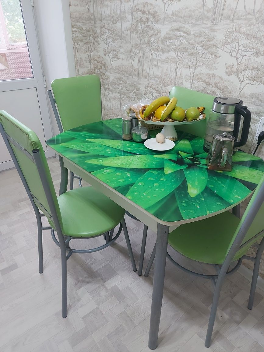 Стол для кухни В хорошем состоянии