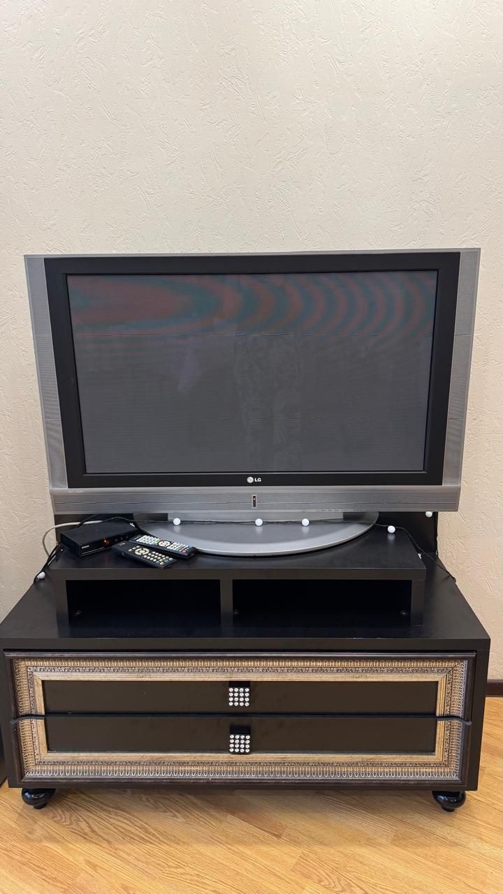 Продам б/у телевизор TV в отличном состоянии.